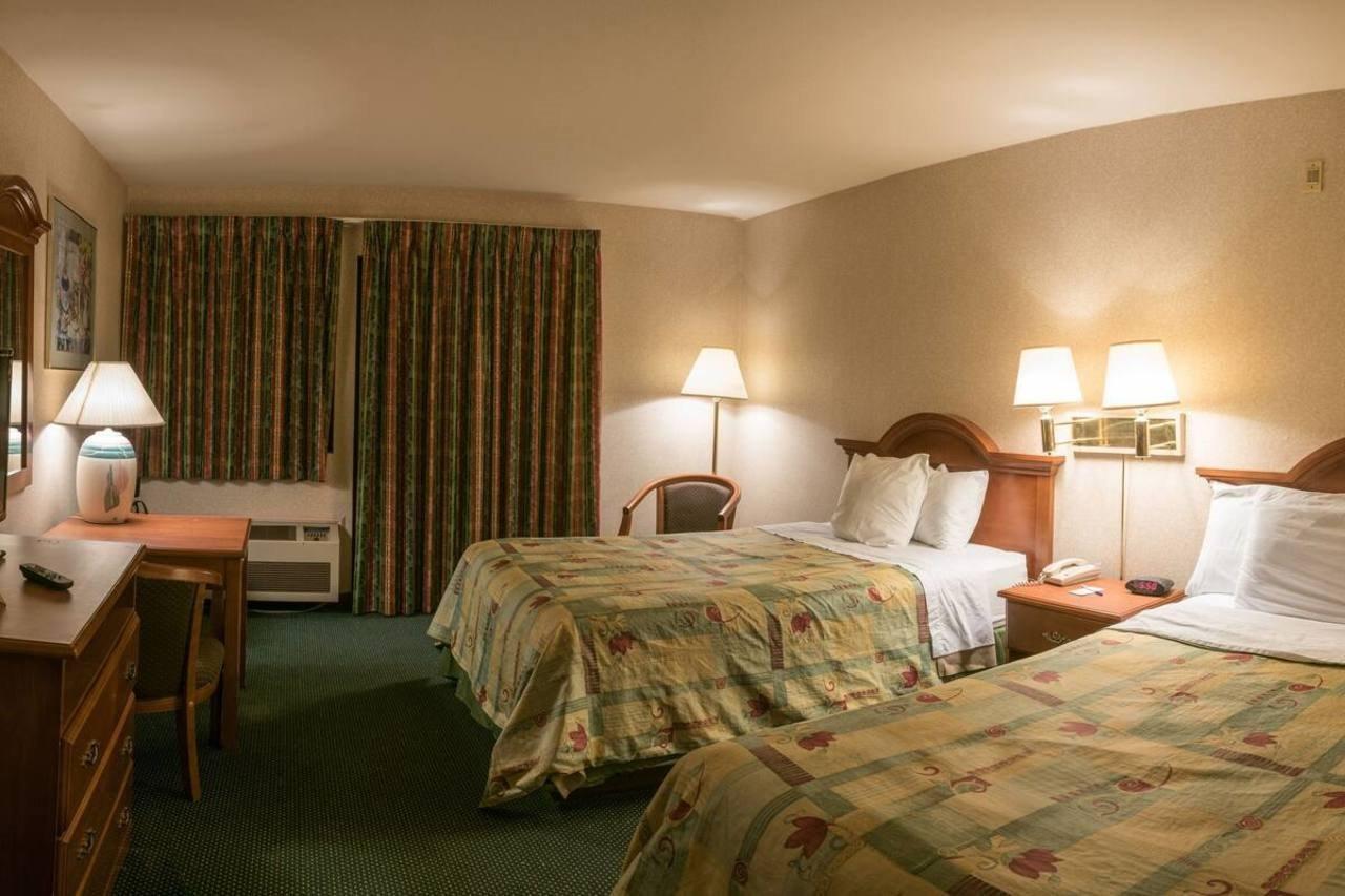 San Bernandino Inn & Suites Сан Бернардино Екстериор снимка