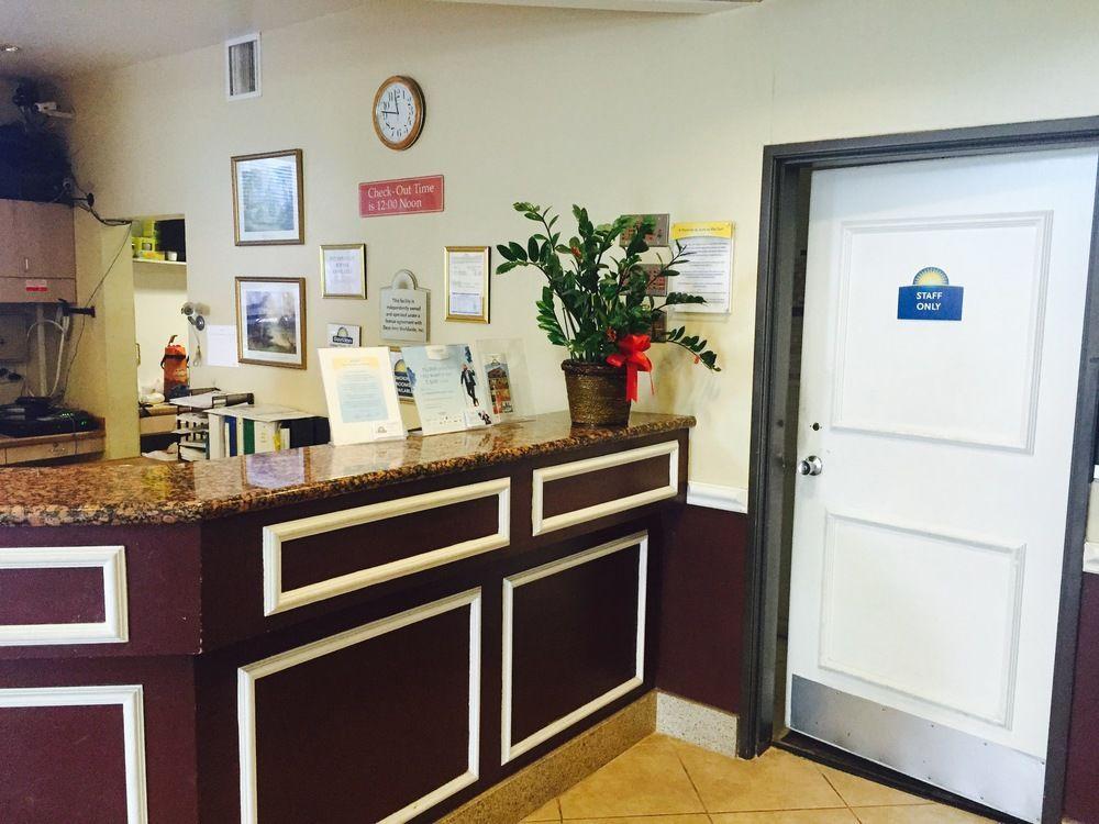 San Bernandino Inn & Suites Сан Бернардино Екстериор снимка