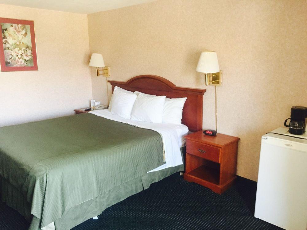 San Bernandino Inn & Suites Сан Бернардино Екстериор снимка