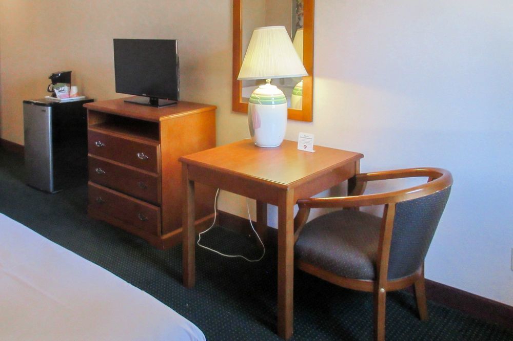 San Bernandino Inn & Suites Сан Бернардино Екстериор снимка
