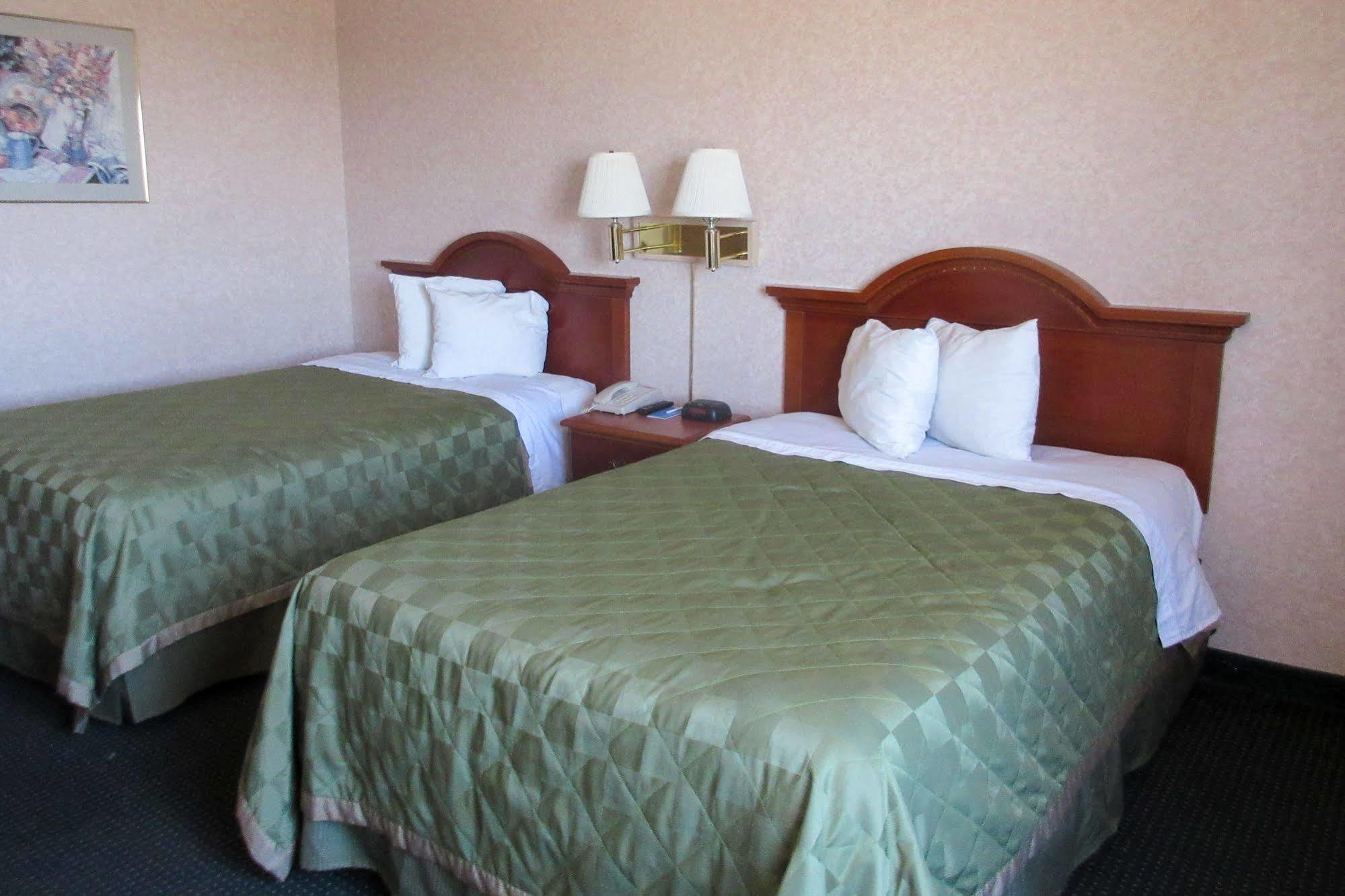 San Bernandino Inn & Suites Сан Бернардино Екстериор снимка