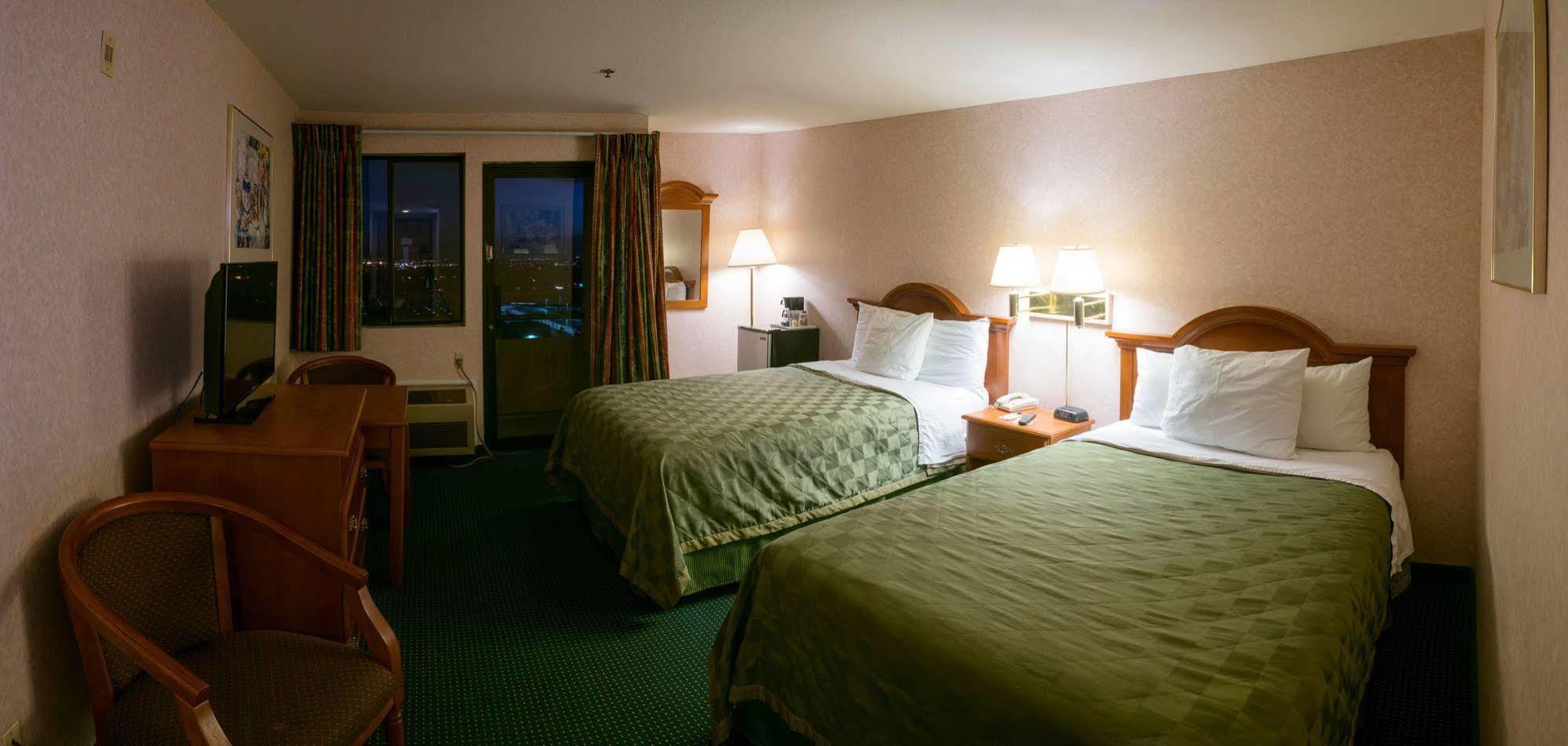 San Bernandino Inn & Suites Сан Бернардино Екстериор снимка