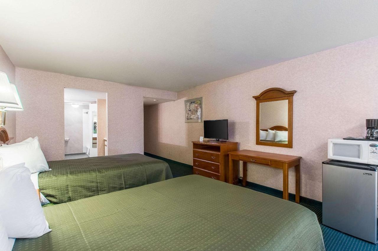 San Bernandino Inn & Suites Сан Бернардино Екстериор снимка