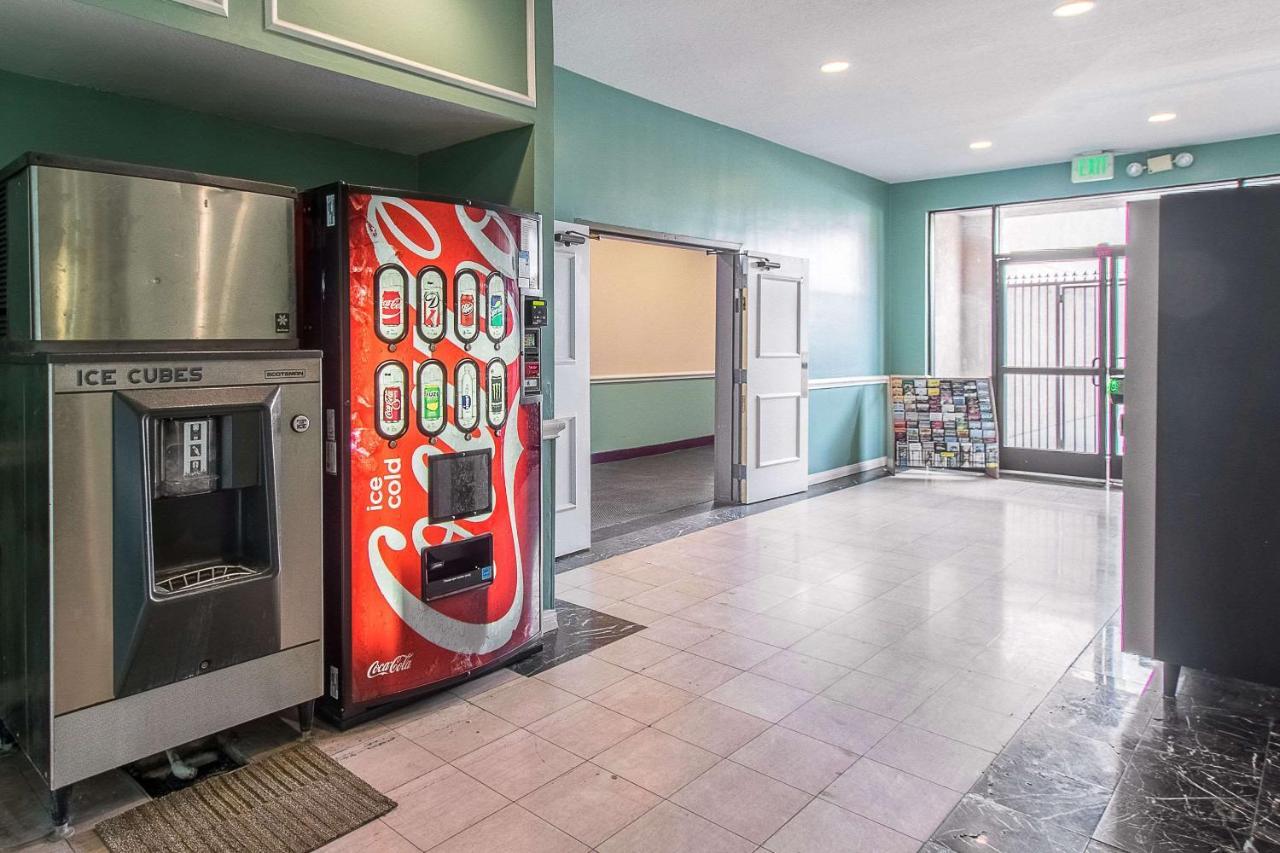 San Bernandino Inn & Suites Сан Бернардино Екстериор снимка