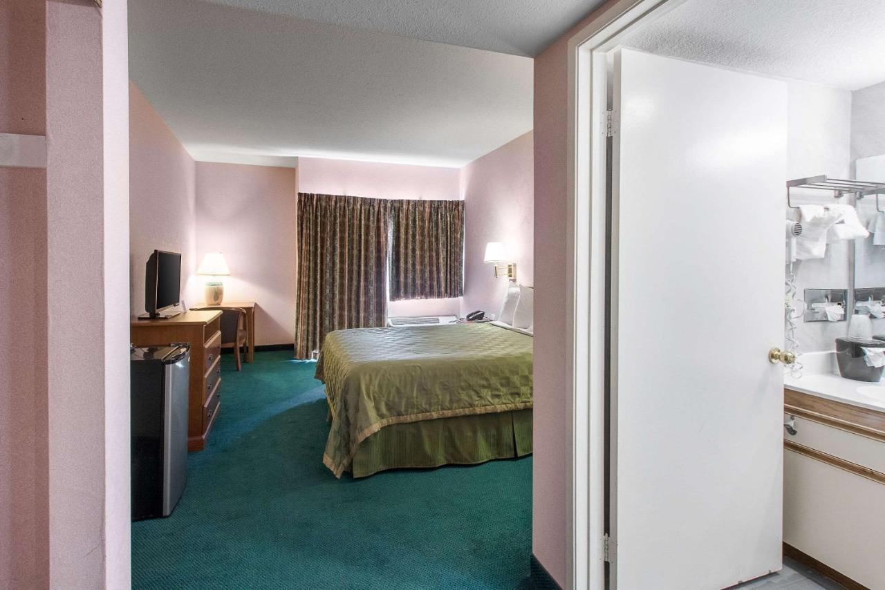 San Bernandino Inn & Suites Сан Бернардино Екстериор снимка