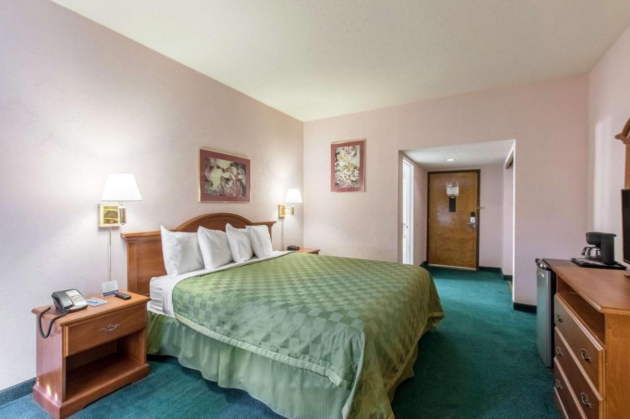 San Bernandino Inn & Suites Сан Бернардино Екстериор снимка