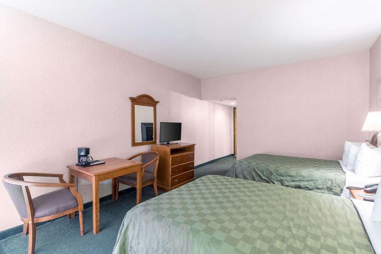 San Bernandino Inn & Suites Сан Бернардино Екстериор снимка