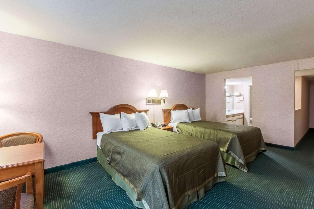 San Bernandino Inn & Suites Сан Бернардино Екстериор снимка